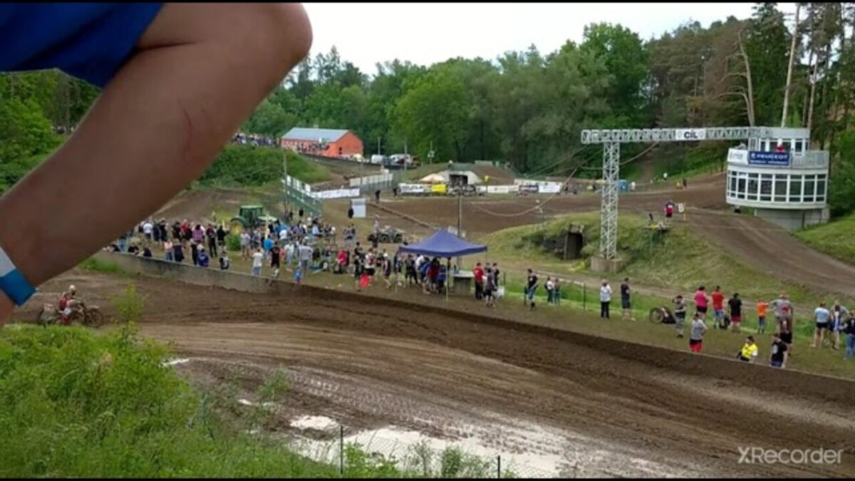 Tšehhi 2021 külgvankrite motokrossi meistrivõistluste Jinín-i etapi teise sõidu klipp