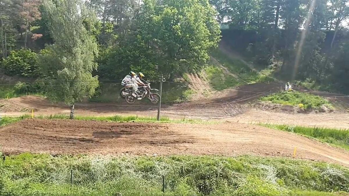 Tšehhi 2021 külgvankrite motokrossi meistrivõistluste Jinín-i esimese sõidu klipp