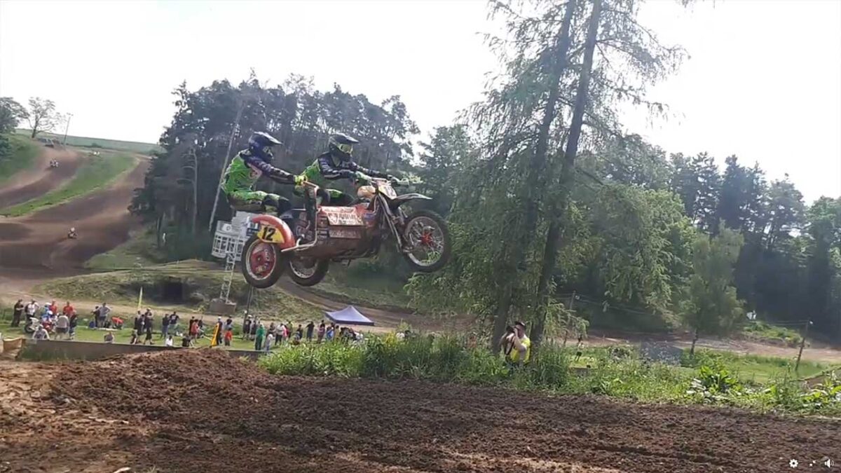 Tšehhi 2021 külgvankrite motokrossi meistrivõistluste Jinín-i Veldmani hüpe esimesest sõidust