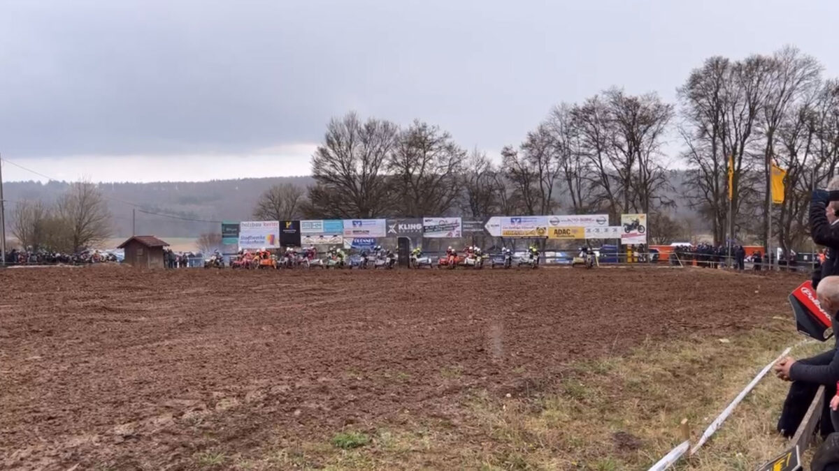 2022 Saksamaa külgvankrite motokrossi meistrivõistluste Schnaitheimi etapi 2. sõidu start